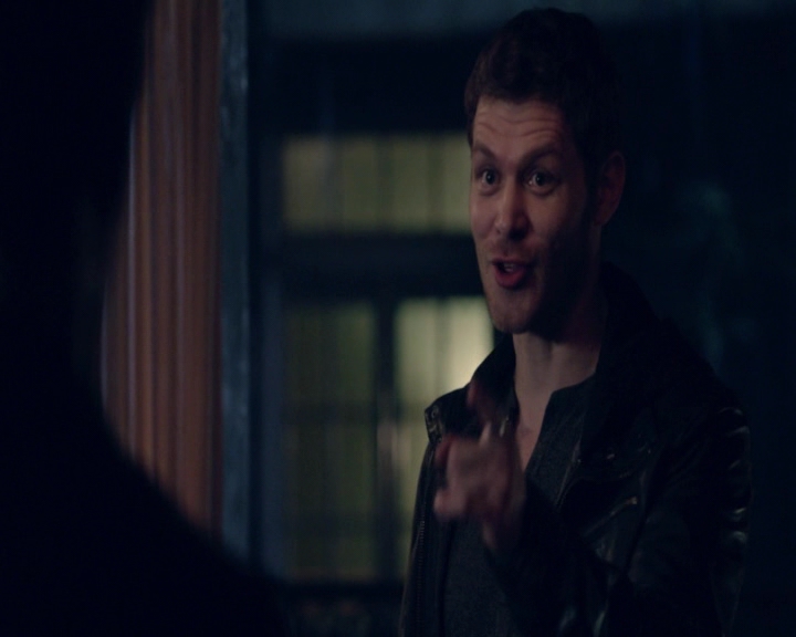 vampirediariesworld-dot-nl_TheOriginalsS5Bloopers00281.jpg