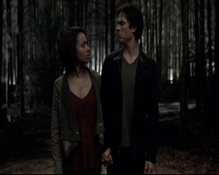 VampireDiariesWorld-dot-nl_6x02YellowLedbetter0065.jpg