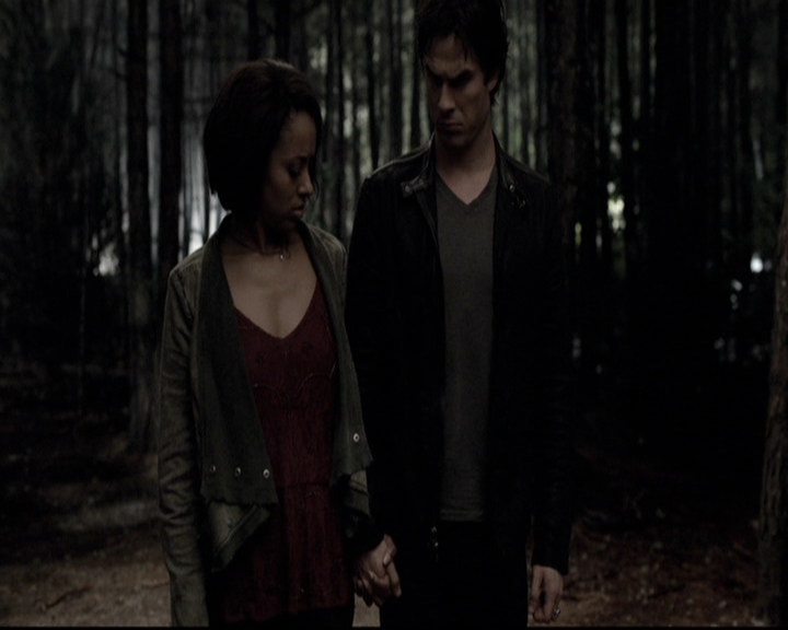 VampireDiariesWorld-dot-nl_6x02YellowLedbetter0067.jpg