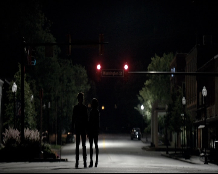 VampireDiariesWorld-dot-nl_6x02YellowLedbetter0101.jpg