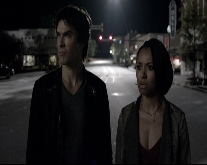 VampireDiariesWorld-dot-nl_6x02YellowLedbetter0102.jpg