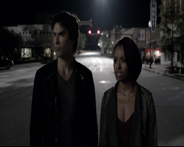 VampireDiariesWorld-dot-nl_6x02YellowLedbetter0103.jpg