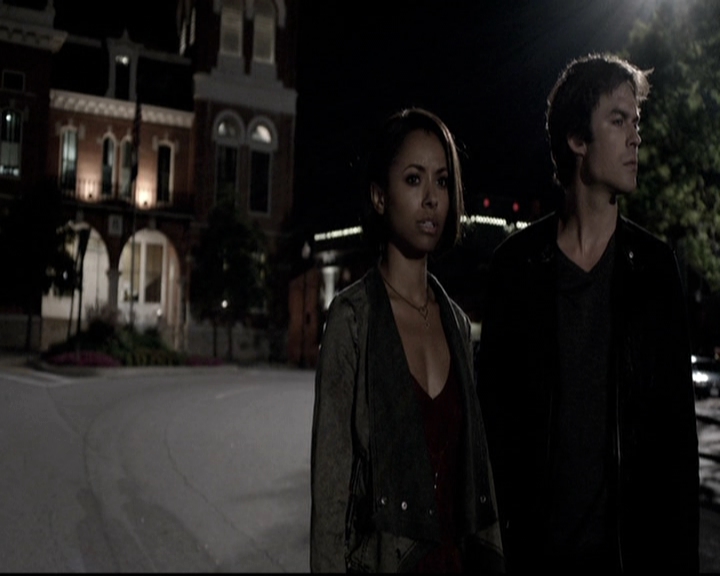 VampireDiariesWorld-dot-nl_6x02YellowLedbetter0116.jpg