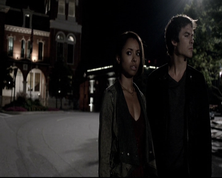 VampireDiariesWorld-dot-nl_6x02YellowLedbetter0117.jpg