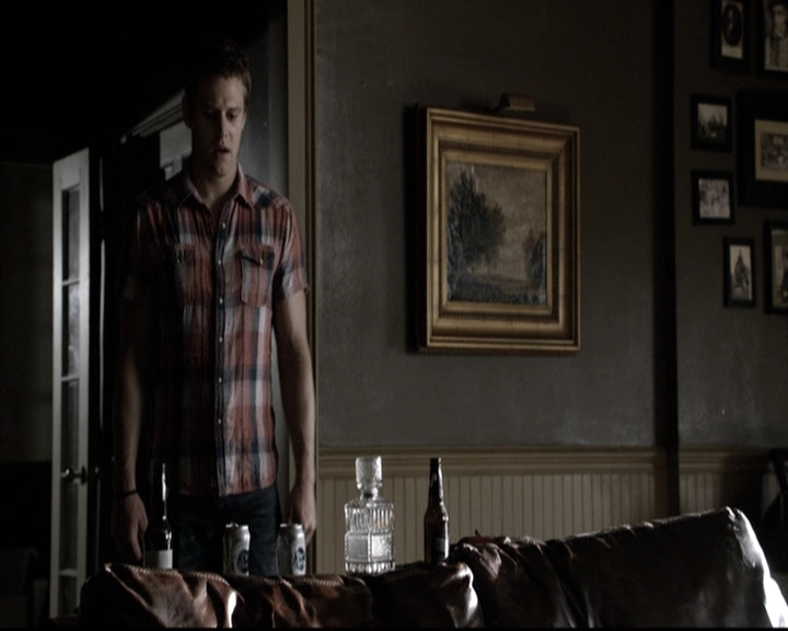 VampireDiariesWorld-dot-nl_6x02YellowLedbetter0129.jpg