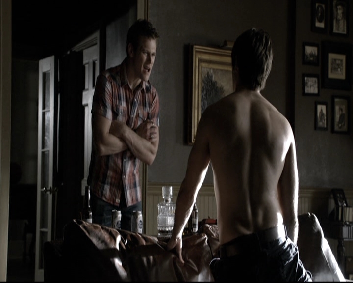 VampireDiariesWorld-dot-nl_6x02YellowLedbetter0152.jpg