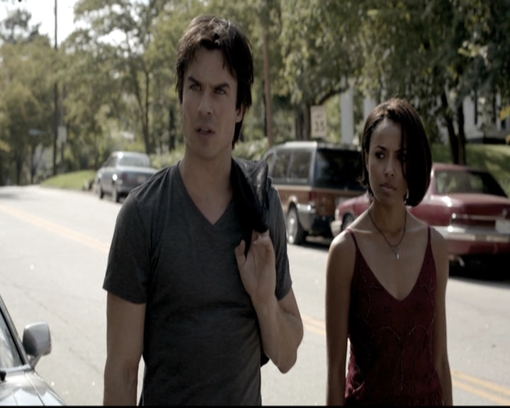 VampireDiariesWorld-dot-nl_6x02YellowLedbetter0575.jpg