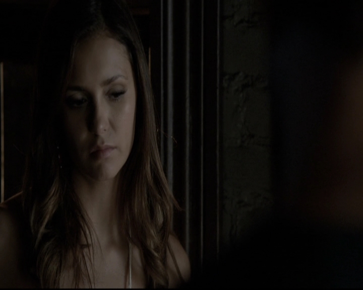 VampireDiariesWorld-dot-nl_6x02YellowLedbetter1236.jpg