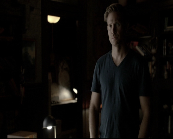 VampireDiariesWorld-dot-nl_6x02YellowLedbetter1239.jpg