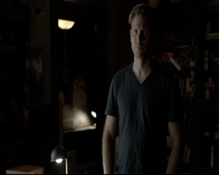 VampireDiariesWorld-dot-nl_6x02YellowLedbetter1240.jpg