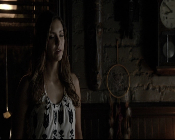 VampireDiariesWorld-dot-nl_6x02YellowLedbetter1241.jpg