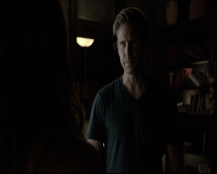 VampireDiariesWorld-dot-nl_6x02YellowLedbetter1243.jpg