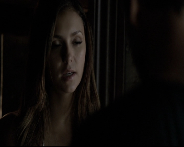 VampireDiariesWorld-dot-nl_6x02YellowLedbetter1252.jpg