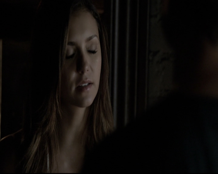 VampireDiariesWorld-dot-nl_6x02YellowLedbetter1253.jpg