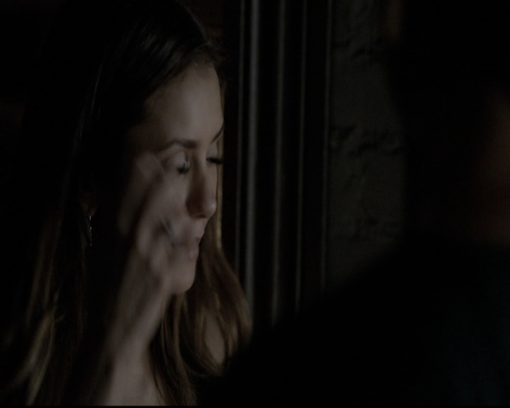 VampireDiariesWorld-dot-nl_6x02YellowLedbetter1256.jpg