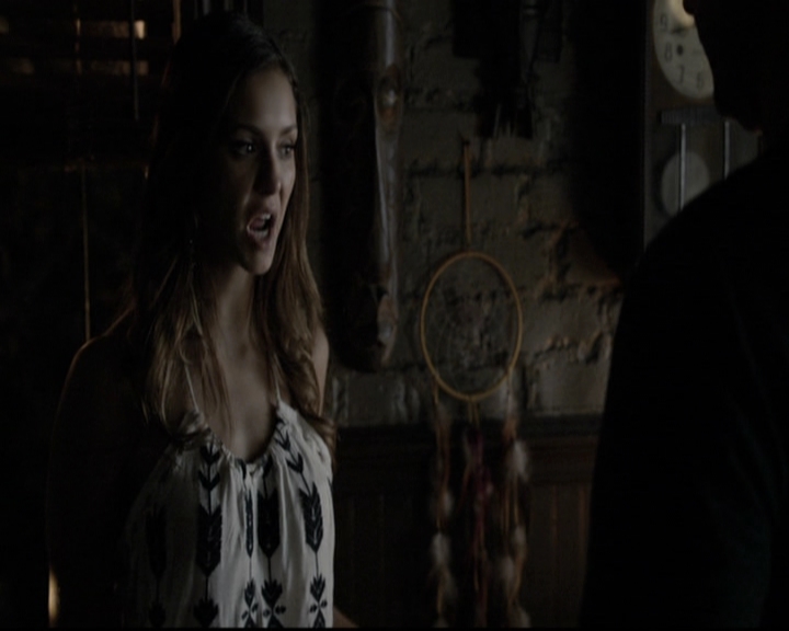 VampireDiariesWorld-dot-nl_6x02YellowLedbetter1269.jpg