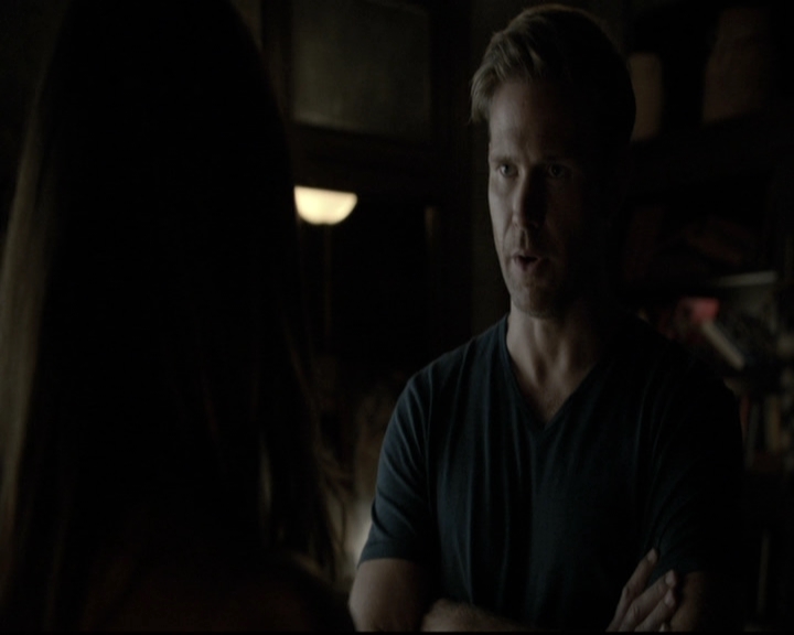 VampireDiariesWorld-dot-nl_6x02YellowLedbetter1270.jpg