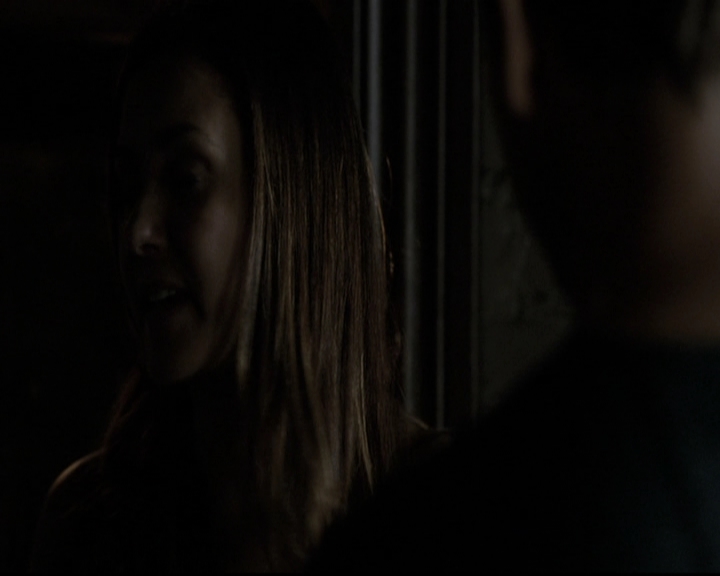 VampireDiariesWorld-dot-nl_6x02YellowLedbetter1276.jpg