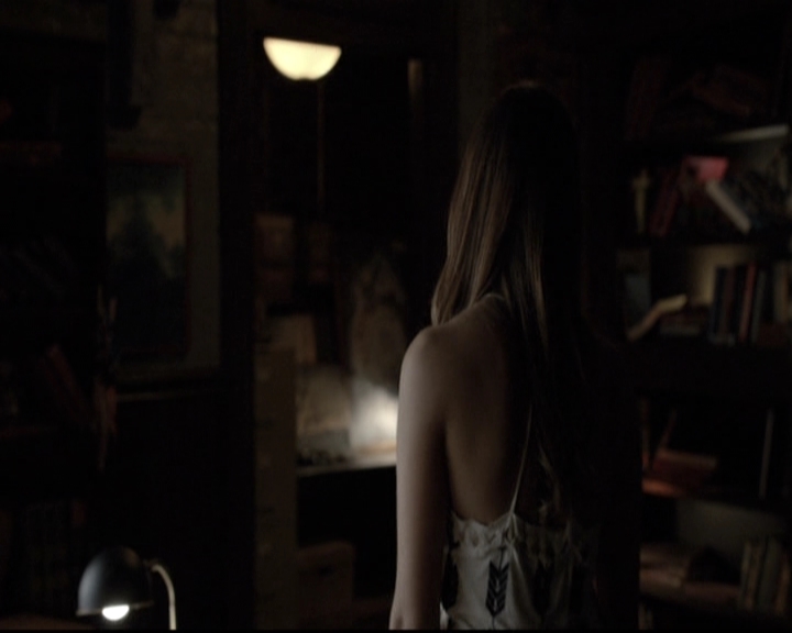 VampireDiariesWorld-dot-nl_6x02YellowLedbetter1279.jpg