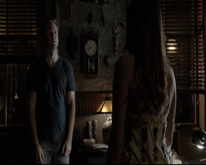 VampireDiariesWorld-dot-nl_6x02YellowLedbetter1281.jpg