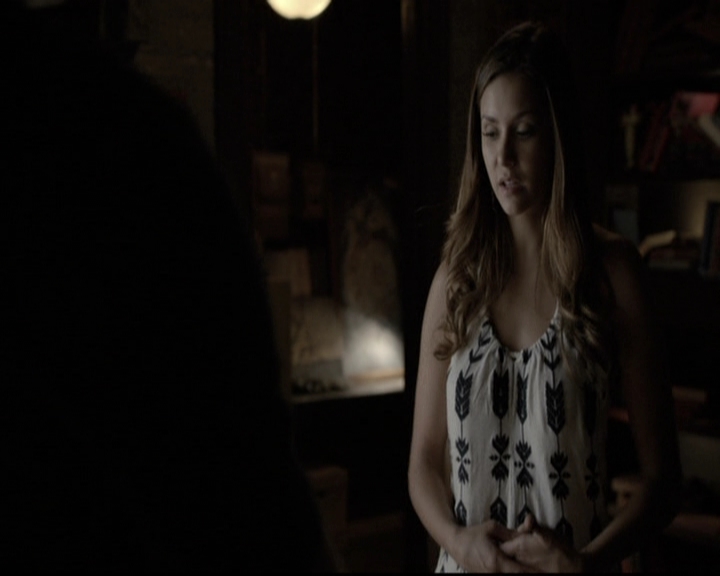 VampireDiariesWorld-dot-nl_6x02YellowLedbetter1282.jpg