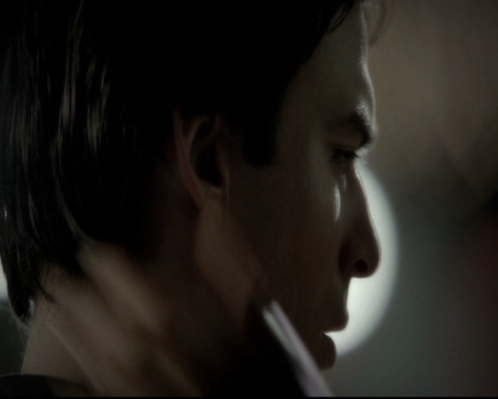 VampireDiariesWorld-dot-nl_6x02YellowLedbetter1288.jpg