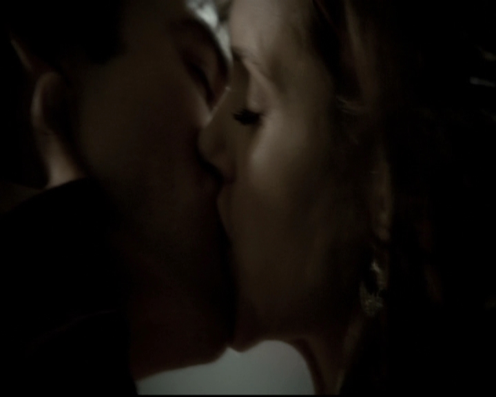 VampireDiariesWorld-dot-nl_6x02YellowLedbetter1289.jpg