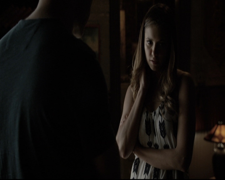 VampireDiariesWorld-dot-nl_6x02YellowLedbetter1299.jpg