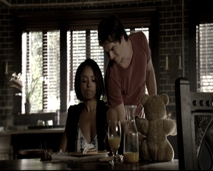 VampireDiariesWorld-dot-nl_6x02YellowLedbetter1340.jpg