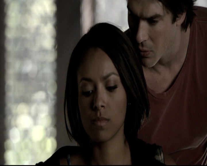 VampireDiariesWorld-dot-nl_6x02YellowLedbetter1344.jpg