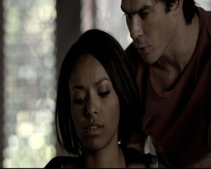 VampireDiariesWorld-dot-nl_6x02YellowLedbetter1345.jpg