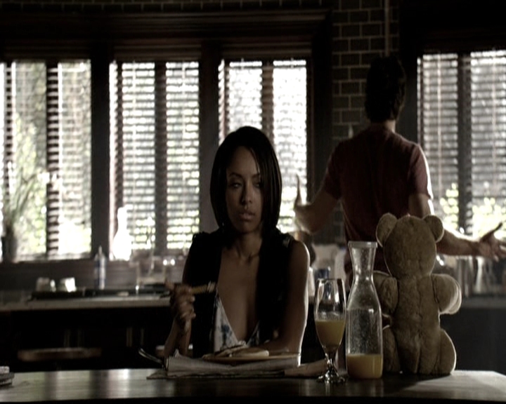 VampireDiariesWorld-dot-nl_6x02YellowLedbetter1347.jpg