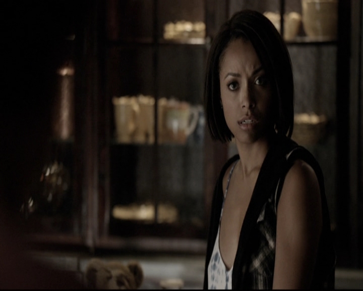 VampireDiariesWorld-dot-nl_6x02YellowLedbetter1353.jpg