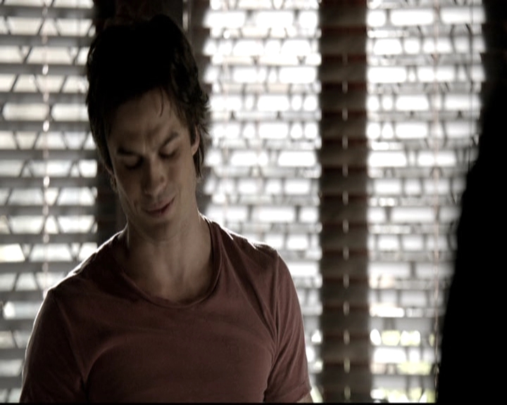 VampireDiariesWorld-dot-nl_6x02YellowLedbetter1354.jpg