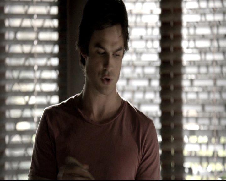 VampireDiariesWorld-dot-nl_6x02YellowLedbetter1357.jpg