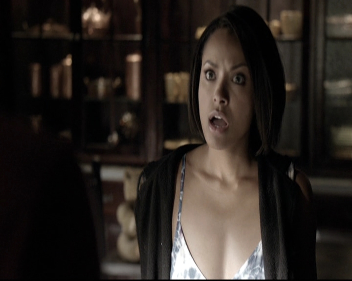 VampireDiariesWorld-dot-nl_6x02YellowLedbetter1358.jpg