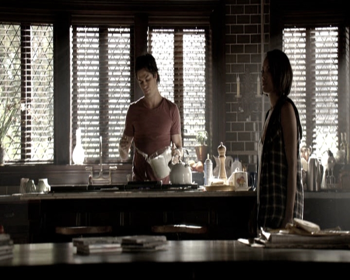 VampireDiariesWorld-dot-nl_6x02YellowLedbetter1361.jpg