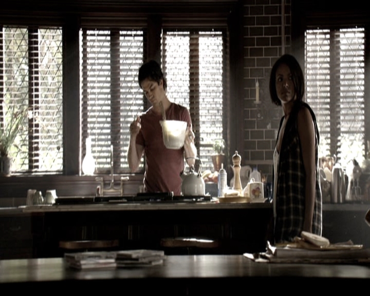 VampireDiariesWorld-dot-nl_6x02YellowLedbetter1362.jpg