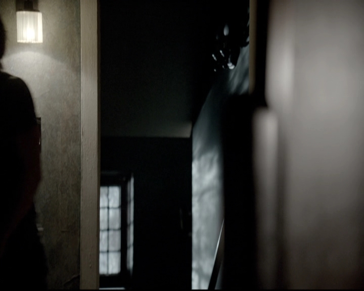 VampireDiariesWorld-dot-nl_6x02YellowLedbetter1781.jpg