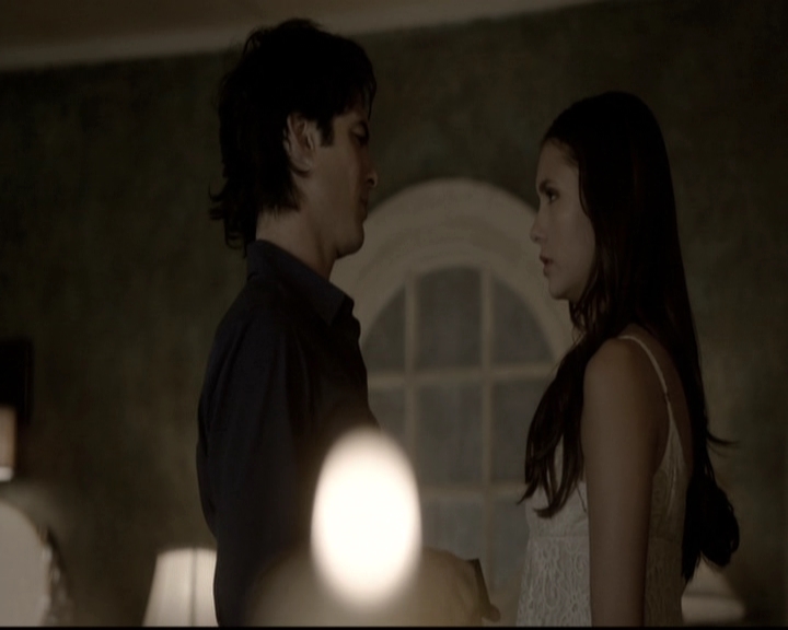 VampireDiariesWorld-dot-nl_6x02YellowLedbetter1785.jpg