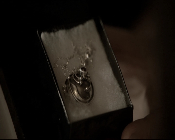 VampireDiariesWorld-dot-nl_6x02YellowLedbetter1787.jpg