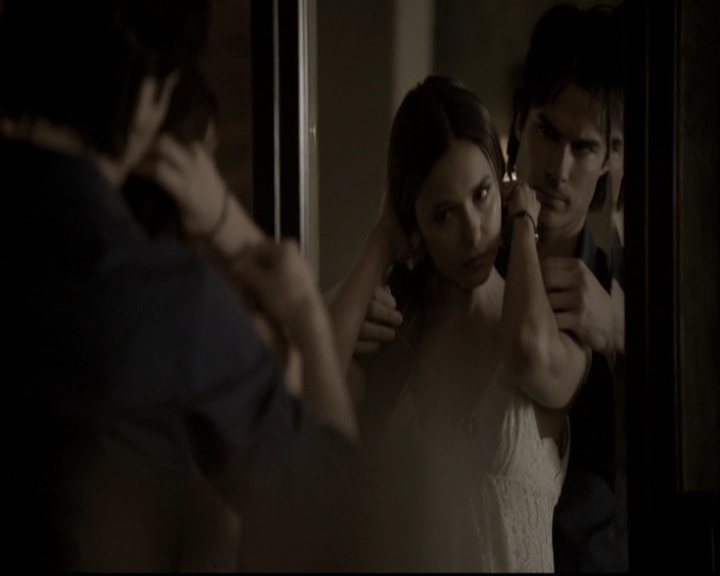 VampireDiariesWorld-dot-nl_6x02YellowLedbetter1795.jpg