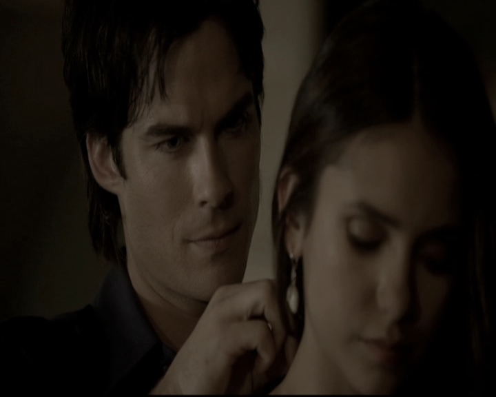 VampireDiariesWorld-dot-nl_6x02YellowLedbetter1799.jpg