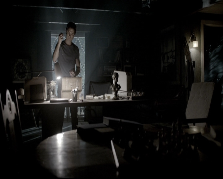 VampireDiariesWorld-dot-nl_6x02YellowLedbetter1812.jpg