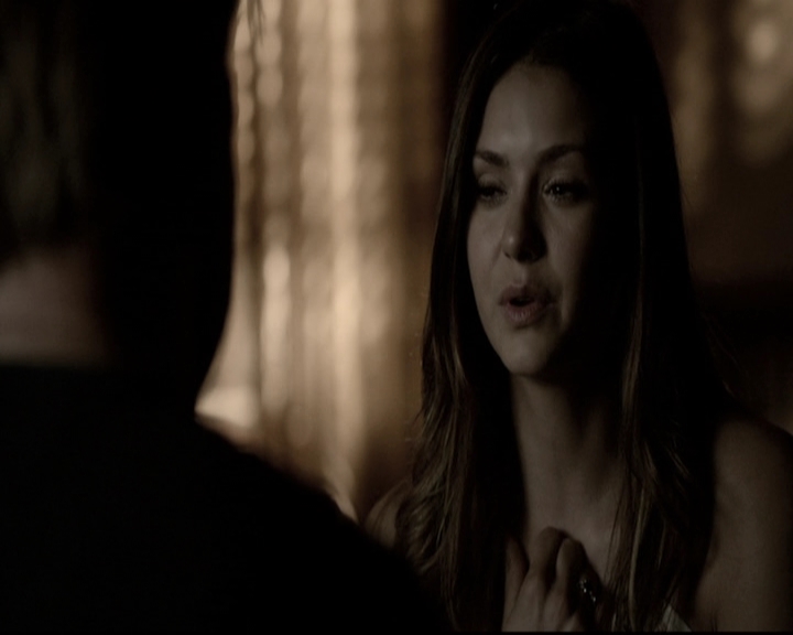 VampireDiariesWorld-dot-nl_6x02YellowLedbetter1819.jpg