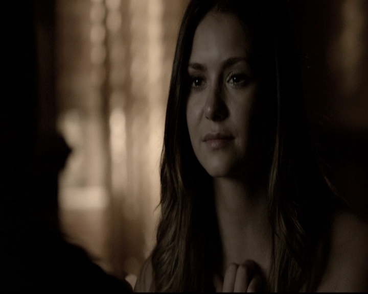 VampireDiariesWorld-dot-nl_6x02YellowLedbetter1839.jpg