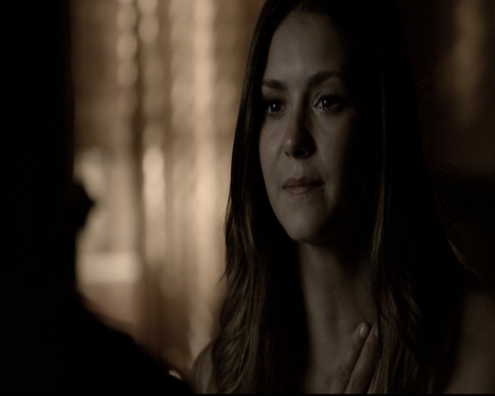 VampireDiariesWorld-dot-nl_6x02YellowLedbetter1840.jpg