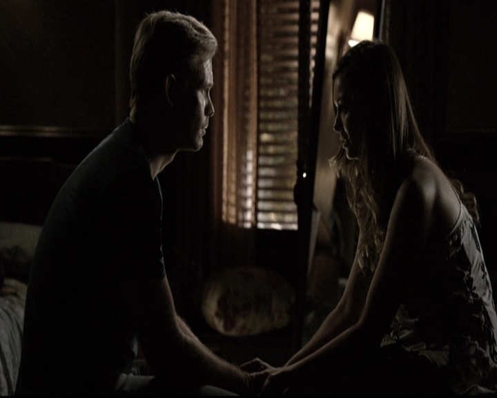 VampireDiariesWorld-dot-nl_6x02YellowLedbetter1850.jpg