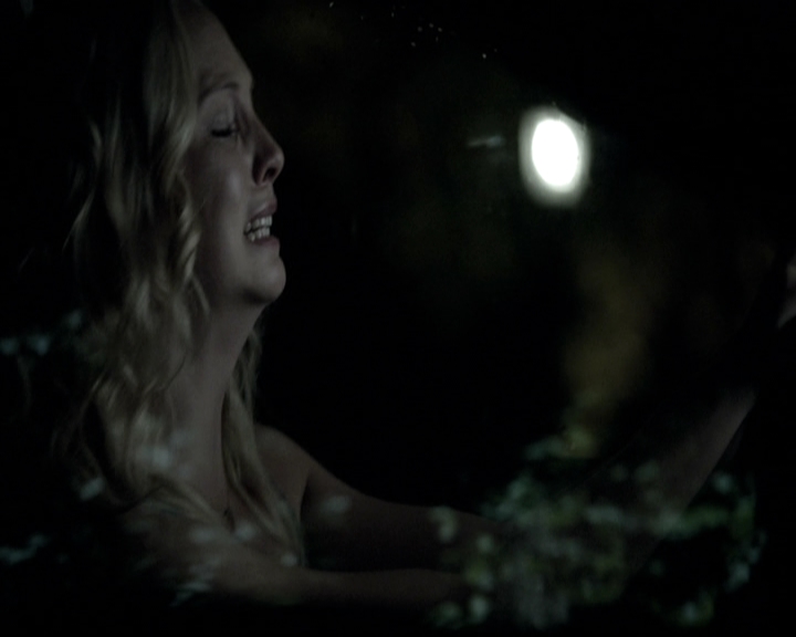 VampireDiariesWorld-dot-nl_6x02YellowLedbetter1910.jpg