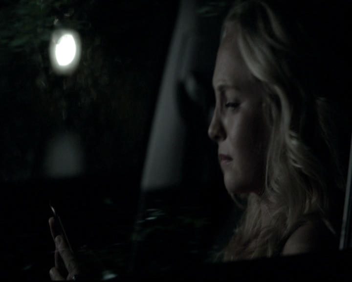 VampireDiariesWorld-dot-nl_6x02YellowLedbetter1915.jpg